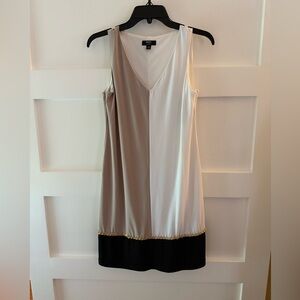 New MSK Petite Elegant Sleeveless Dress Colorblock tan, white, black Gold Trim